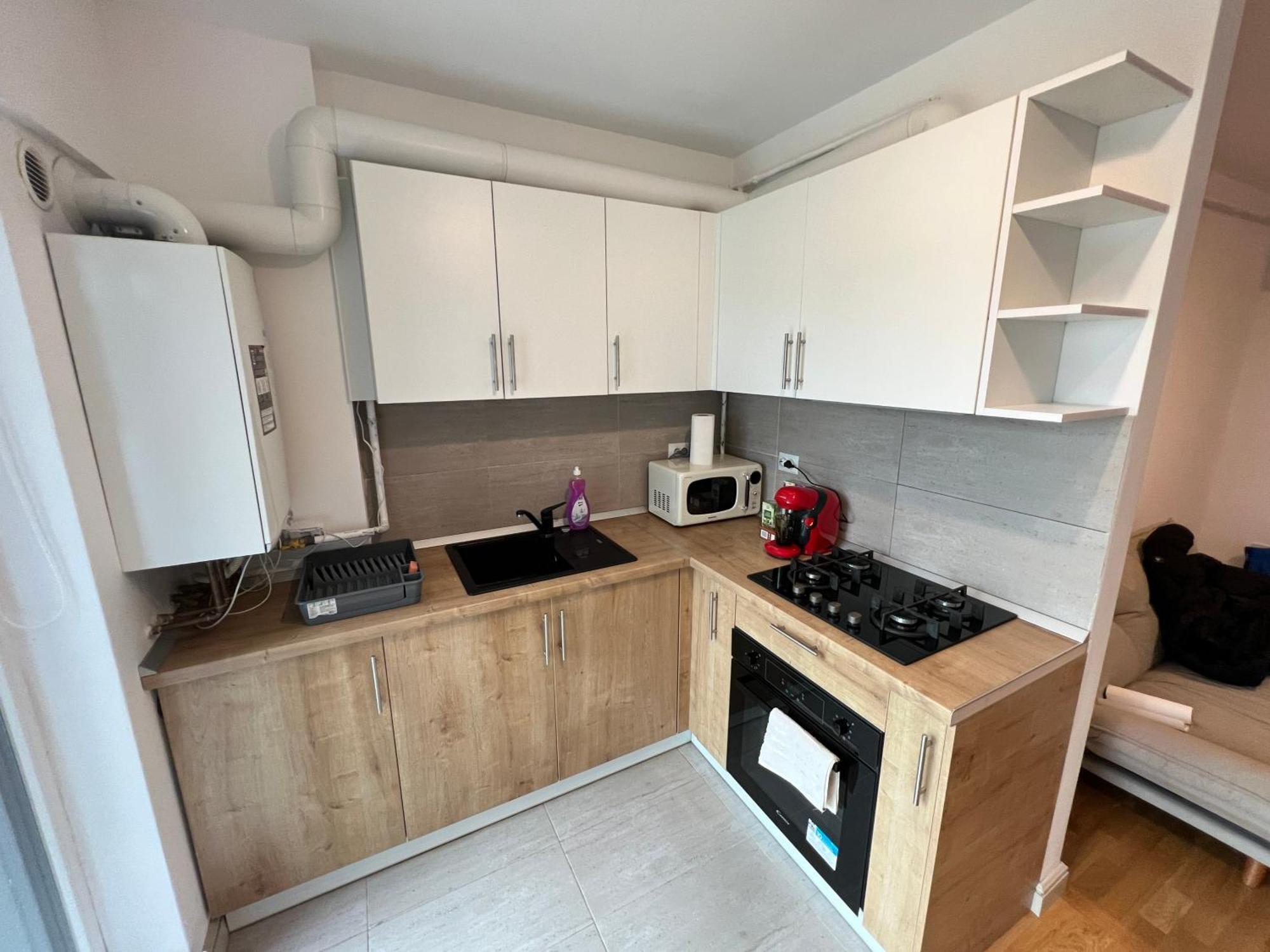 Airport Flyhub Chic Apartment Iasi Bagian luar foto