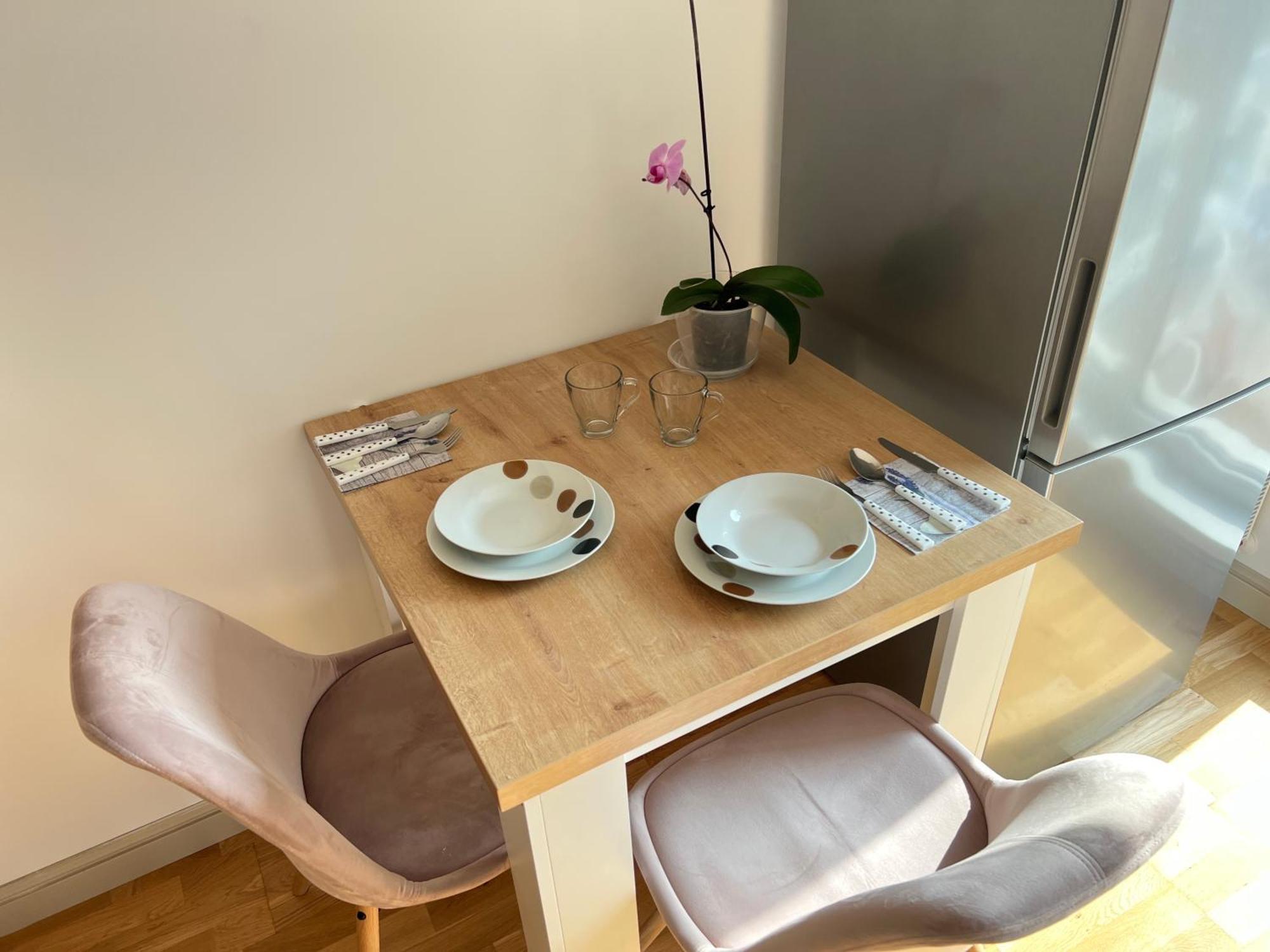Airport Flyhub Chic Apartment Iasi Bagian luar foto